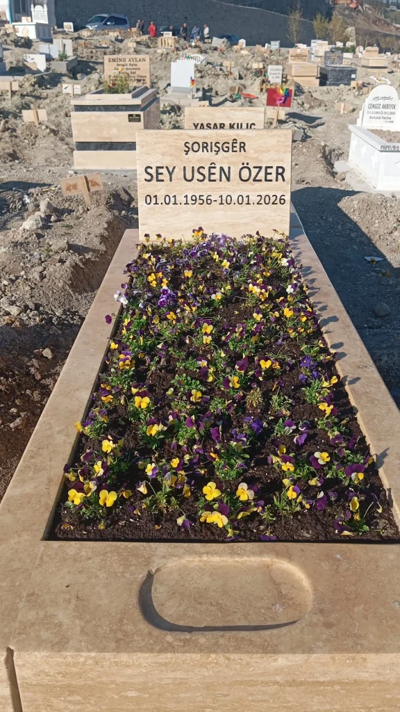 Mezar Çiçeği Seçimi ve Bakımı